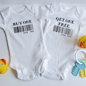Just One You by Carter's ボディスーツ、パーソナライズされた新生児用双子ボディスーツ、ベビーシャワーギフト、BOGO、1 つ買うともう 1 つ無料、綿 100%