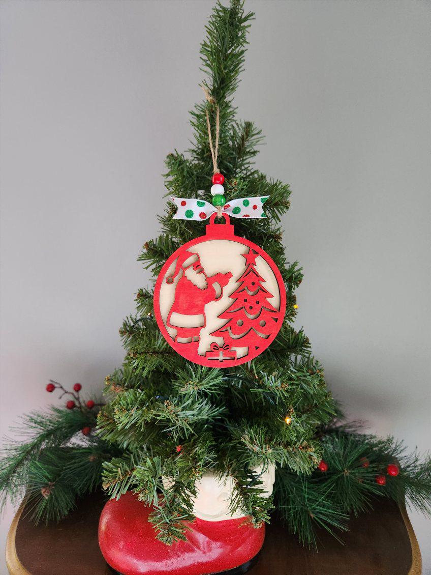 Schattige kerstman kerstboomornament / hout / ornament / lasergesneden / handgeschilderd / kerstmis / kerstman / kerstman / kerstboom