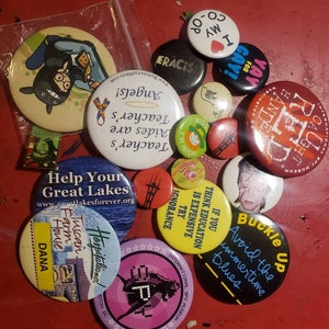 Assorted vintage pins lot