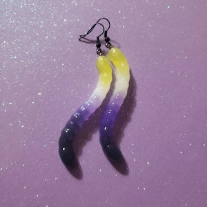 Nonbinaire vlag gummy worm oorbellen // trots vlag lgbt +