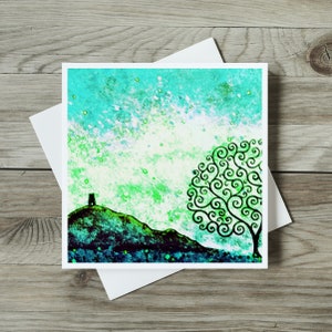 Biglietto d'auguri con albero della vita e Glastonbury Tor, biglietto d'auguri di compleanno o di ringraziamento con arte astratta spirituale vuota fatta a mano, biglietto d'auguri originale con arte degli amanti di Glastonbury