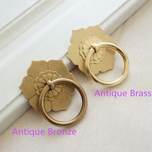 Flower Knob Antique Bronze Brass Drop Ring Knobs Closet Handles Back Plate Wardrobe Pulls Gift Cupboard Dresser Knob Rustic Cabinet Pulls