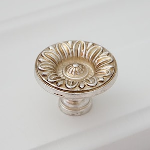 Antique Silver Brass Knob Flower Drawer Knobs Pulls Rustic Kitchen Cabinet Door Knobs Handles Dresser Pull Handles Cupboard Knob Hardware