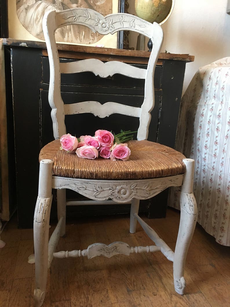 Ancienne chaise provençale assise paille en bois sculptée 19  Etsy France