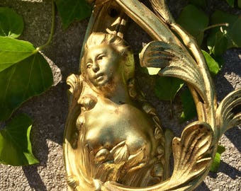 Applique en bronze doré buste  femme antique à décor végétal nymphe