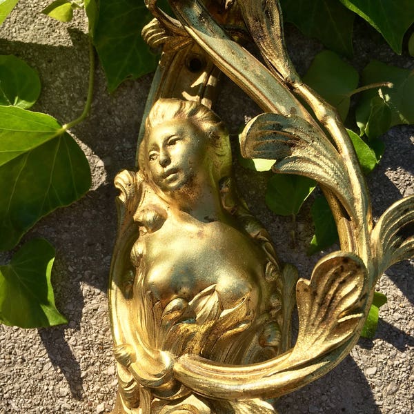 gilt bronze applique bust antique woman with nymph vegetal decor Applique en bronze doré buste  femme antique à décor végétal nymphe