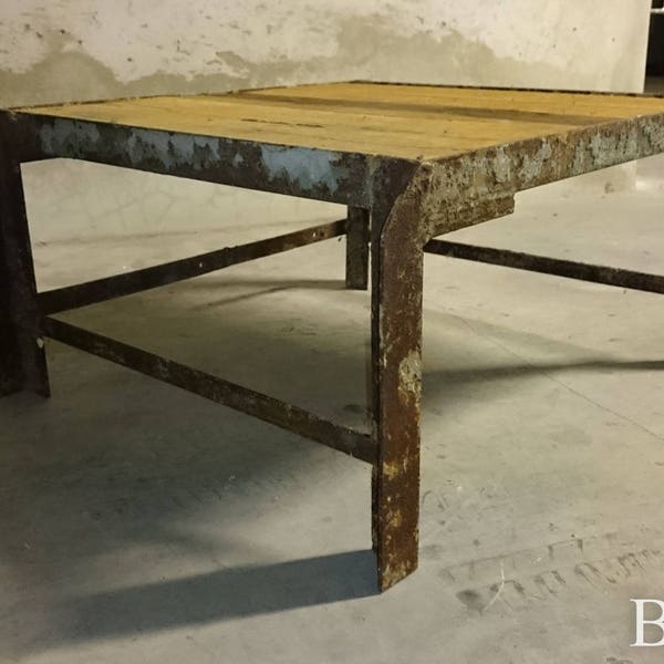 Mesa de centro industrial madera cruda base metal diseño loft vintage industrial