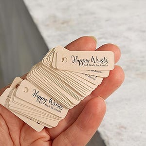 Etiquetas colgantes / Juego de 140 etiquetas rectangulares redondeadas de 1,5 x 0,5 pulgadas / Etiquetas personalizadas / Etiquetas para joyas / Etiquetas para obsequios / Etiquetas colgantes personalizadas / SH2026-01