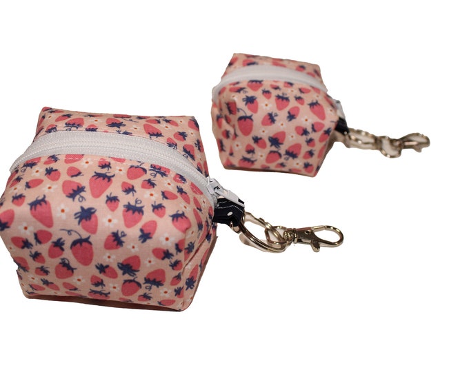 Cube Pouch Pink Strawberry