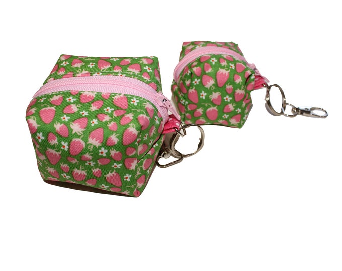 Cube Pouch Strawberries on Green