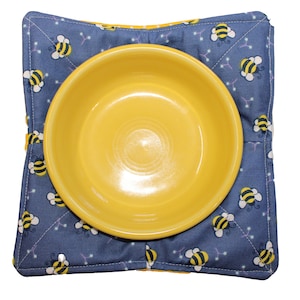 Reversible Bowl Cozy Bees on Blue