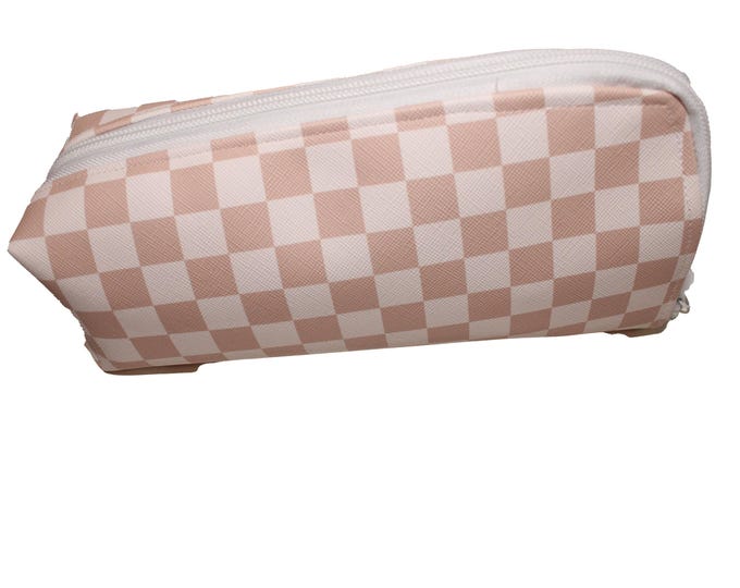 The Hold Em & Fold Em Pouch Pink Checkers Pebbled Vinyl
