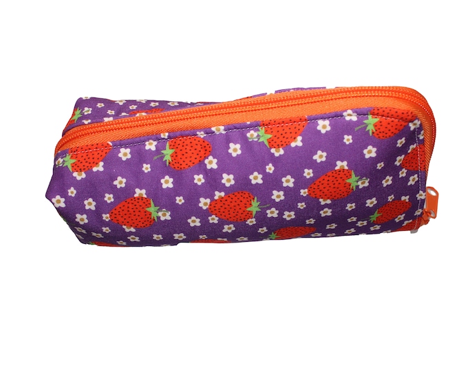 The Hold Em & Fold Em Pouch Strawberries on Purple
