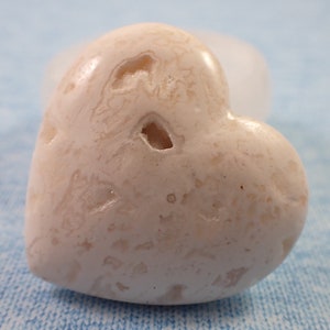1 Piece Natural White Druzy Snow Agate Crystal Heart - Smooth Finish Druzy Pockets - White Thick Puffy Heart Crystal Druzy Snow Agate #S6264