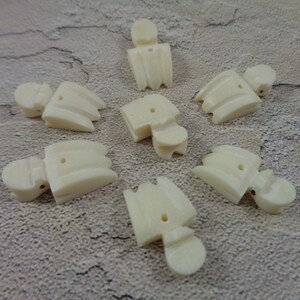 13 Fun Fetish Turtle Shaped Bone Beads 20x13x4mm Carved White Bone Turtle Shaped Fetish Animal Beads Curved Fetish Turtle Bone Beads #S4440