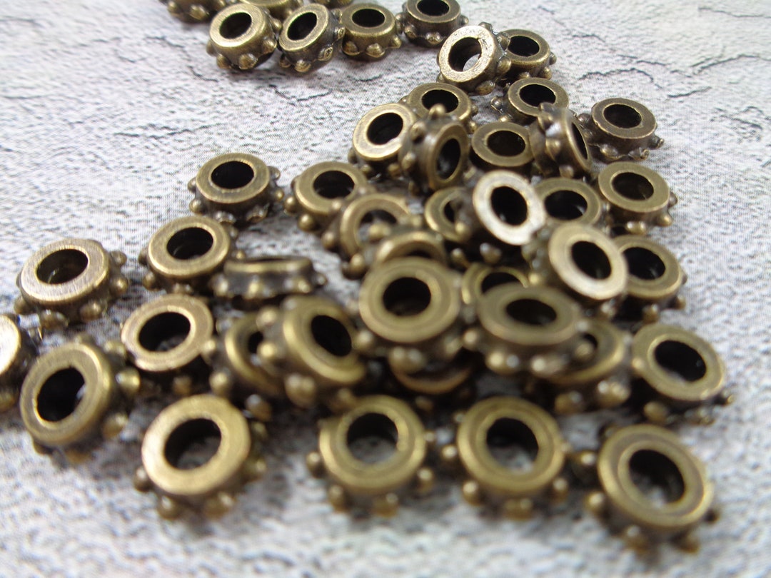 2200 Perles à Sertir En Laiton - Kit Complet Avec Pinces Pour Bijoux Fantaisie