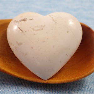 1 Piece Natural White Druzy Snow Agate Crystal Heart - Smooth Finish Druzy Pockets - White Thick Puffy Heart Crystal Druzy Snow Agate #S6422