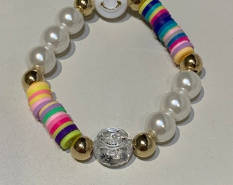 Bracelet with pearls and multicolored heishi clay beads and gold spacer and happy face beads