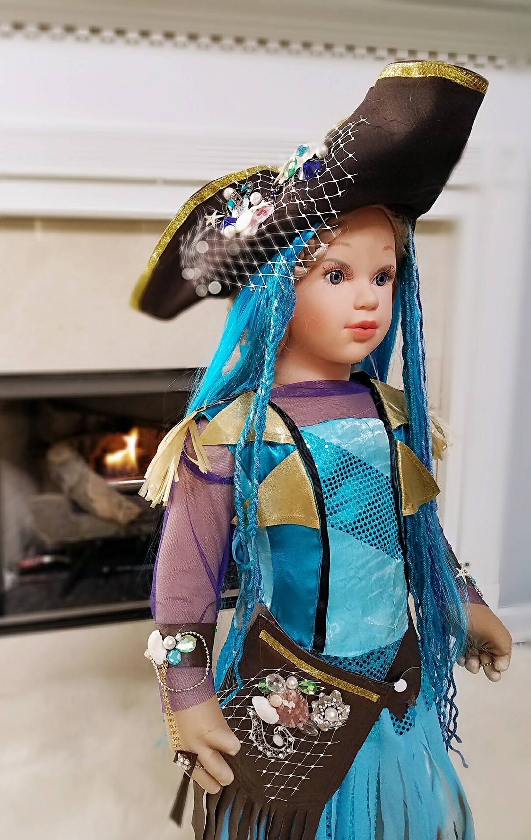 Disney Descendants UMA 11 Doll Toy *Paint on Hands Starting To Wear Off