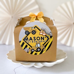 Children’s Party Box | CONSTRUCTION DIGGER | Personalised kids luxe picnic meal boxes