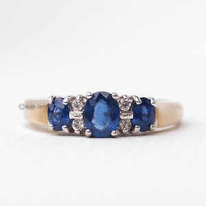 CAROLINA - Sapphire & Diamond Trilogy Ring