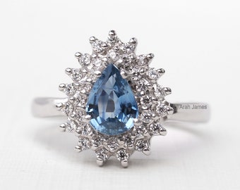NADIA - 0.75ct diamante de pera & anillo de racimo de zafiro