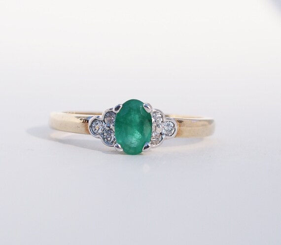 Saffron diamond ring hot sale