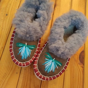Kids slippers Baby fur shoes Sheepskin slippers for girls and boys Warm kids slippers Leather shoes Only one pair size 12.5 (little kids)