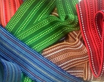 HANDGEWEVEN RIEM Brede tailleband voor shirt Sjerpriem Jeansriem Veelkleurige riem Hippie- of bohostijl Ongewoon accessoire Cadeau uit Oekraïne