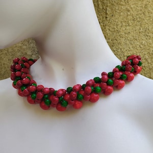 Red green wooden choker necklace with bracelet Wooden bead necklace harness Ukrainian style Gift from Ukraine