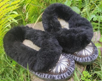 Embroidered Sheepskin Slippers: Warm Fur Moccasins, Women's Size US 7-7.5