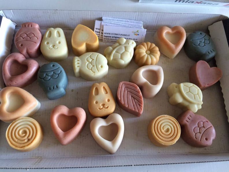 Set of 40 personalized handmade soaps of 30g various shapes animals and flowers, hearts, leaves, etc. Extra virgin olive oil soap. image 3