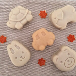 Set of 40 personalized handmade soaps of 30g various shapes animals and flowers, hearts, leaves, etc. Extra virgin olive oil soap. image 8