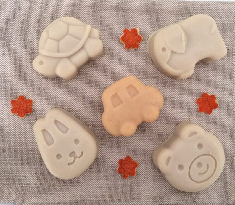 Set of 40 personalized handmade soaps of 30g various shapes animals and flowers, hearts, leaves, etc. Extra virgin olive oil soap. image 8