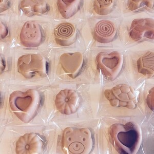 Set of 40 personalized handmade soaps of 30g various shapes animals and flowers, hearts, leaves, etc. Extra virgin olive oil soap. image 2