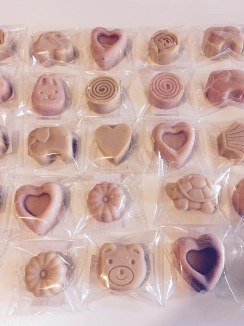 Set of 40 personalized handmade soaps of 30g various shapes animals and flowers, hearts, leaves, etc. Extra virgin olive oil soap. image 2