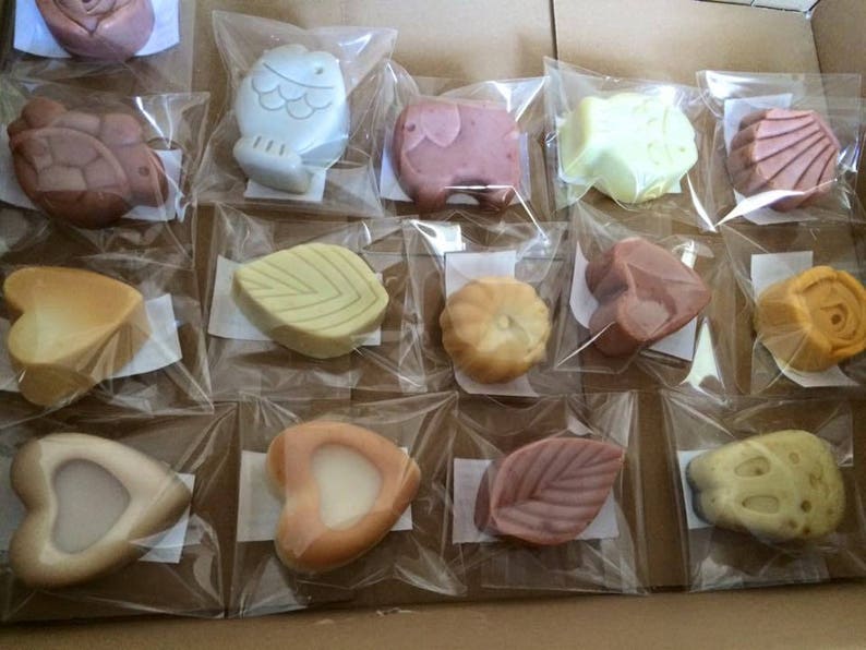 Set of 40 personalized handmade soaps of 30g various shapes animals and flowers, hearts, leaves, etc. Extra virgin olive oil soap. image 4