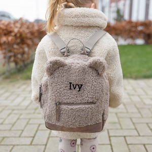 Sac à dos Teddy personnalisé - Sac taupe avec nom brodé - Fermeture éclair - Sac à dos enfant avec texte en couleur - YourSurprise Kids Bag