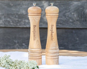 Ensemble personnalisé Salt & Pepper Grinder - grand - gravé - Moulin à sel et à poivre en bois - Cadeau pour lui / elle