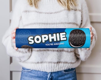 Rollo de regalo Mega Oreo personalizado - Barra con nombre y texto de YourSurprise - Regalo perfecto de galletas - 1 kg / 2,2 lbs - Tubo original Oreo XXL