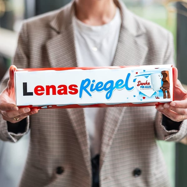 XXL kinder Riegel personalisiert mit Name - Personalisiertes Schokoladengeschenk mit 3x 10er Packung (630 Gramm) - Geschenk für Ihn / Sie