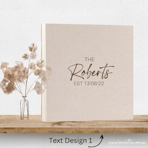 Álbum de fotos de boda de lino personalizado Regalo de aniversario de boda Nombres y fecha de compromiso de pareja Regalo para el marido Regalo para la esposa Text Design 1