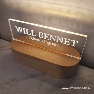 Targhetta con nome da scrivania personalizzata executive, insegna da scrivania incisa personalizzata, targa, insegna da ufficio, luce a LED, accessori da scrivania, regali per il collega capo