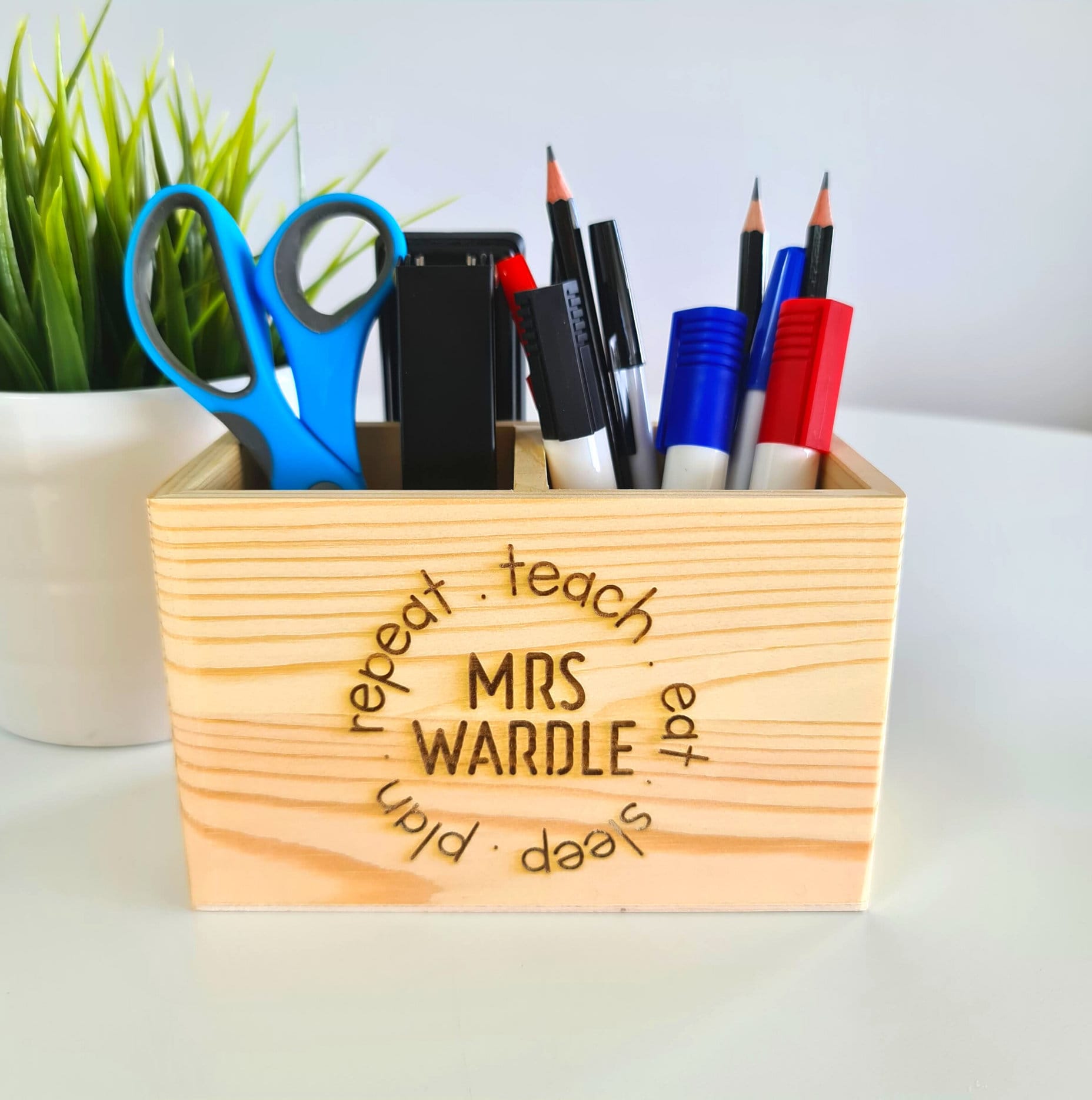 Teacher Personalized Desk Organzier- personalized pencil holder, end o –  NotYourMommasVinyl