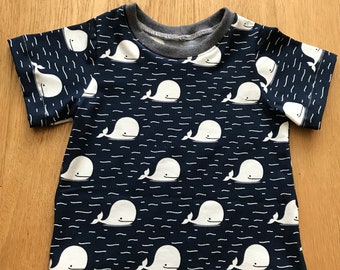 T-shirt with cute whales