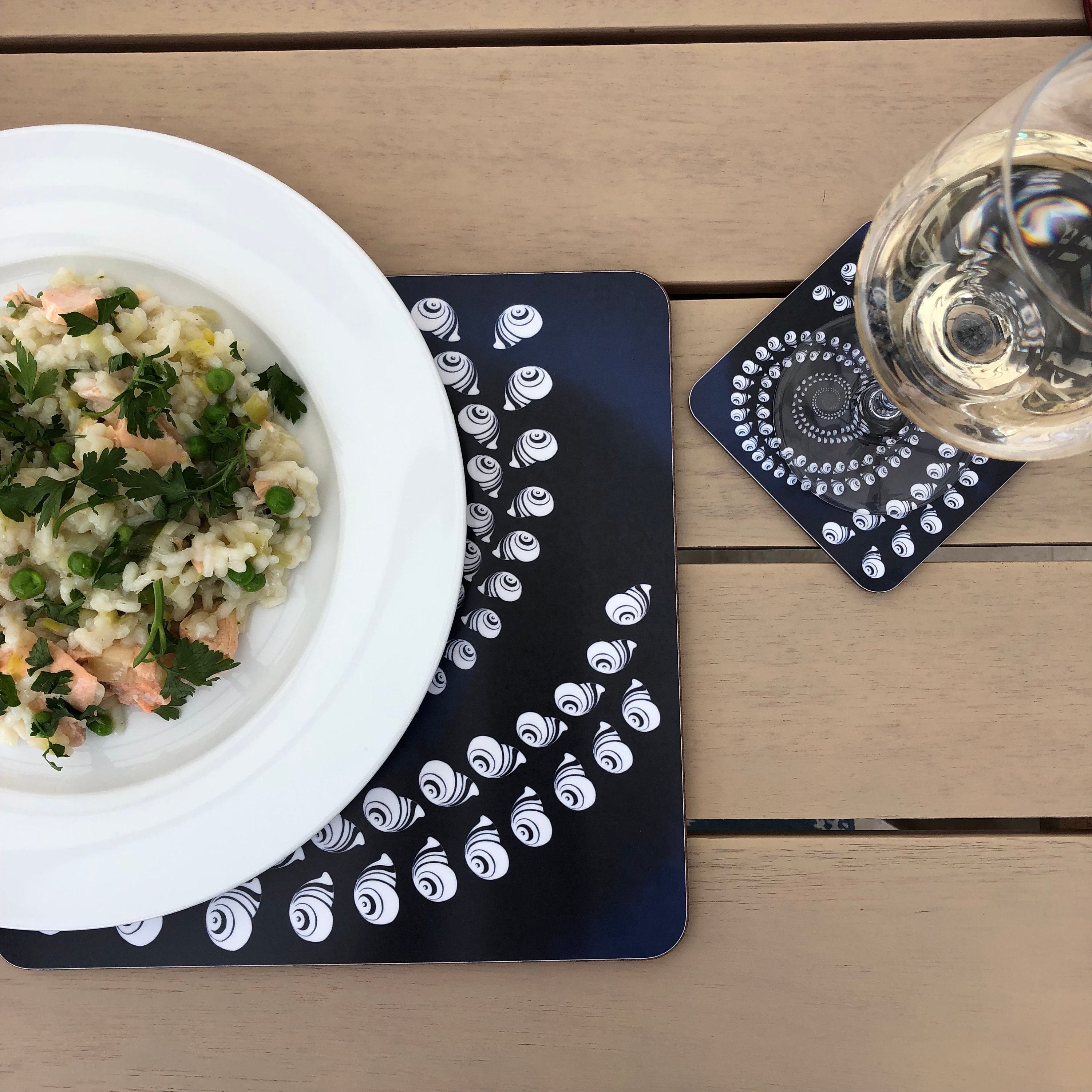 Square Placemats and Coasters With a Navy Blue Spiral of Etsy Sweden