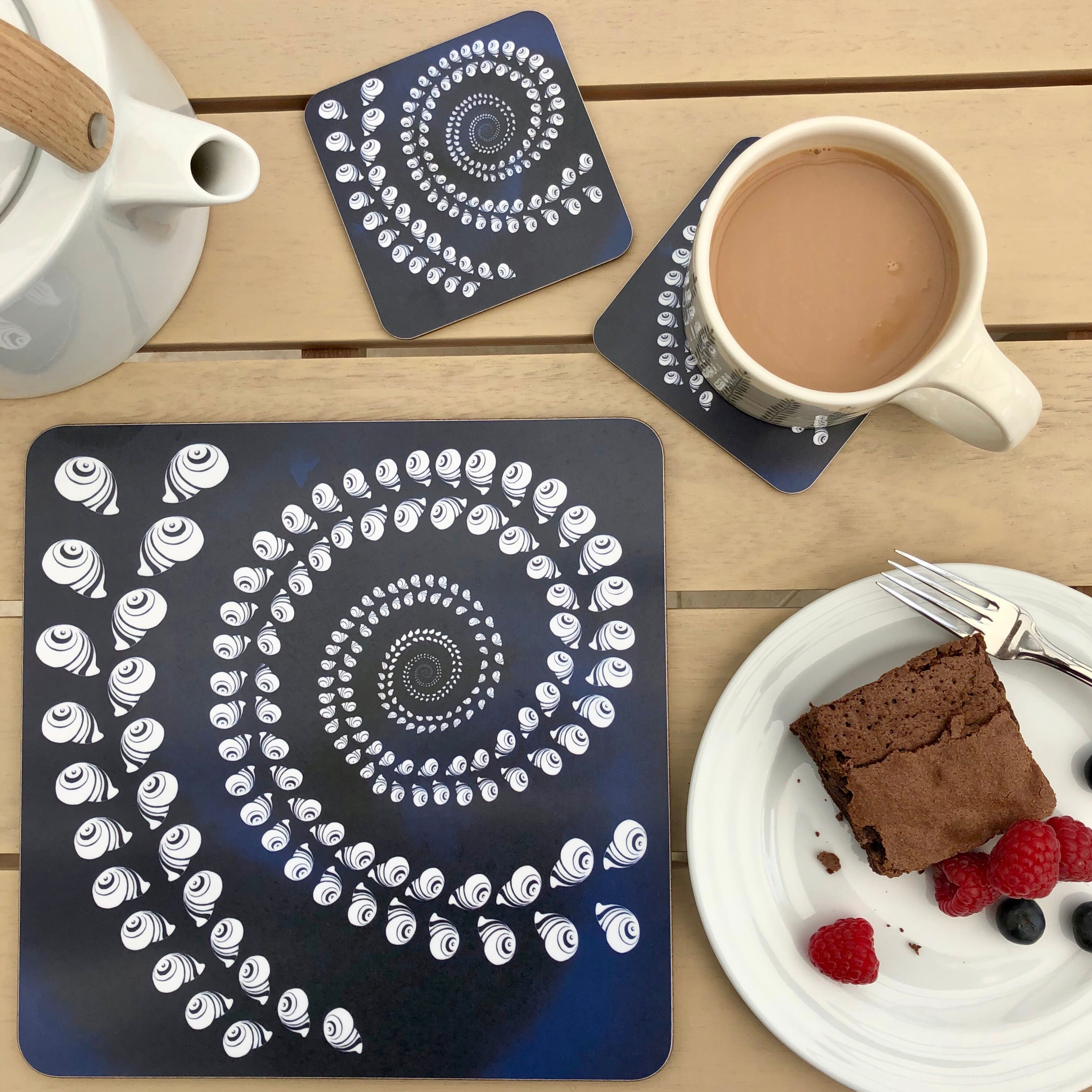 Square Placemats and Coasters With a Navy Blue Spiral of Etsy Sweden
