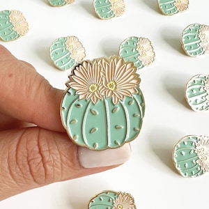 Ricsie bloeiende cactus pin | Leuke Cactus Emaille Pin | Emaille Pins & Accessoires voor Plantenliefhebber | Plant Lady Emaille Pin | Broche