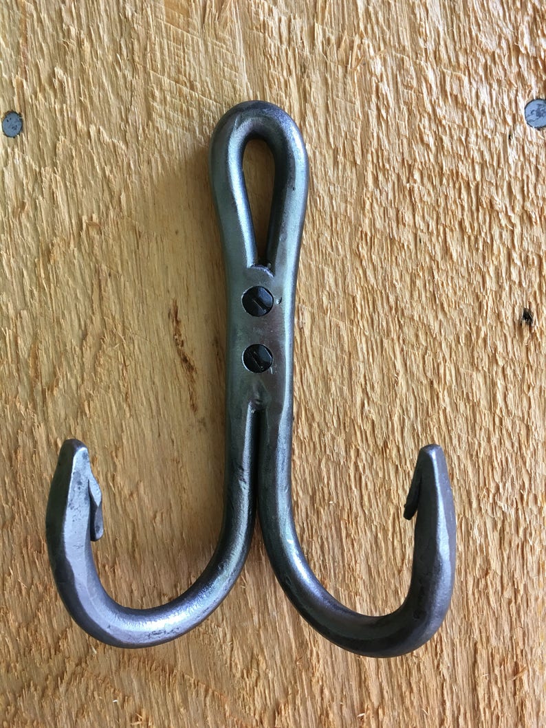 Необычное крючком. Самодельные крючки. Самодельные крючки. Вешалка из вилок. Крючок из проволоки.