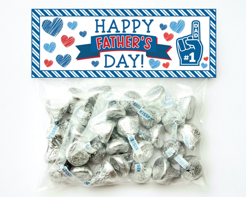 Może przedstawiać: Drukowana etykieta prezentowa w kolorze niebieskim i czerwonym z tekstem "Happy Father's Day!" i niebiesko-białą ilustracją dłoni z tekstem "Dad #1".